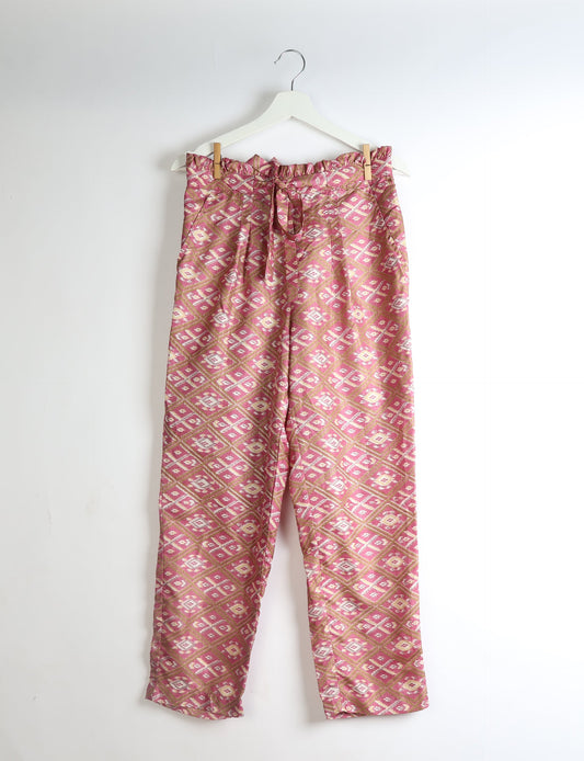 Paperbag high waisted pull-on pants for women made from upcycled garments and recycled fabric, featuring eco clothing design with an elasticated waistband and side pockets. A beautiful example of sustainable women’s clothing and environmentally friendly clothing inspired by upcycling fashion and green fashion movements.