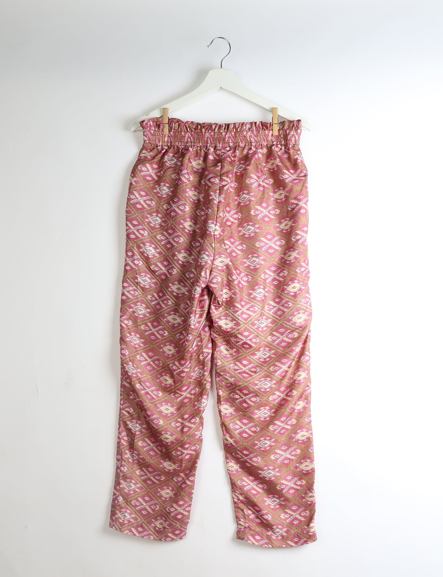 Paperbag high waisted pull-on pants for women made from upcycled garments and recycled fabric, featuring eco clothing design with an elasticated waistband and side pockets. A beautiful example of sustainable women’s clothing and environmentally friendly clothing inspired by upcycling fashion and green fashion movements.