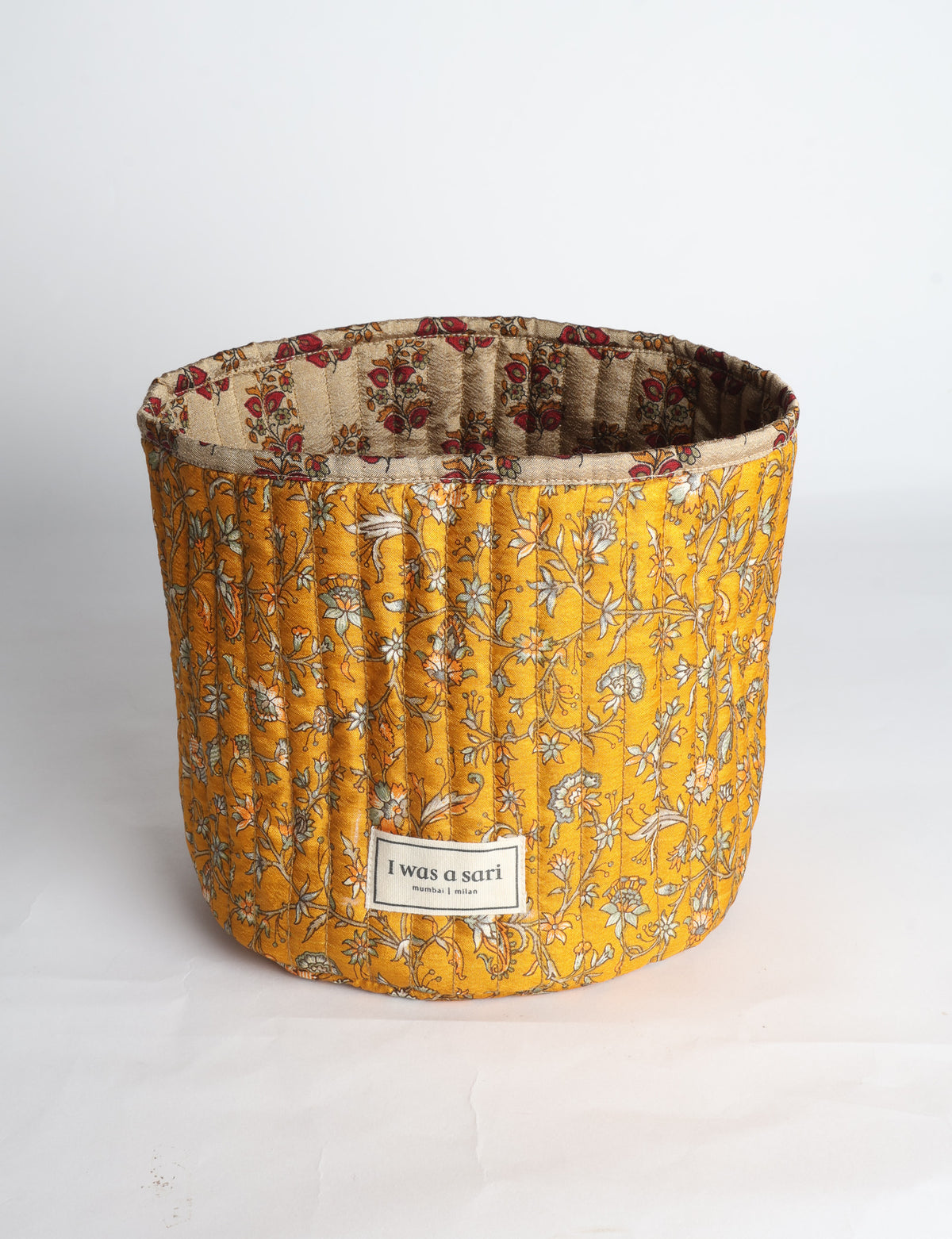 Quilted storage basket in a soft cylindrical shape, available in S, M, L, and XL sizes