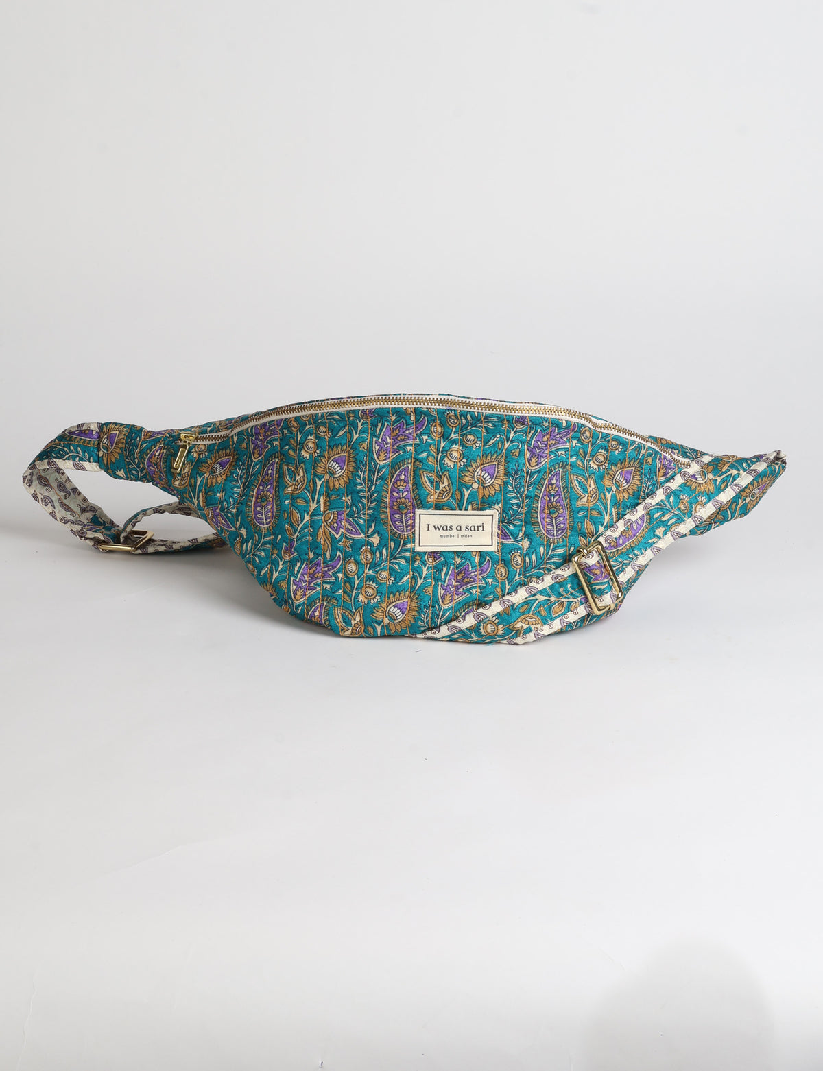 Quilted large shoulder bag with a curved silhouette, adjustable strap and zip-top closure.