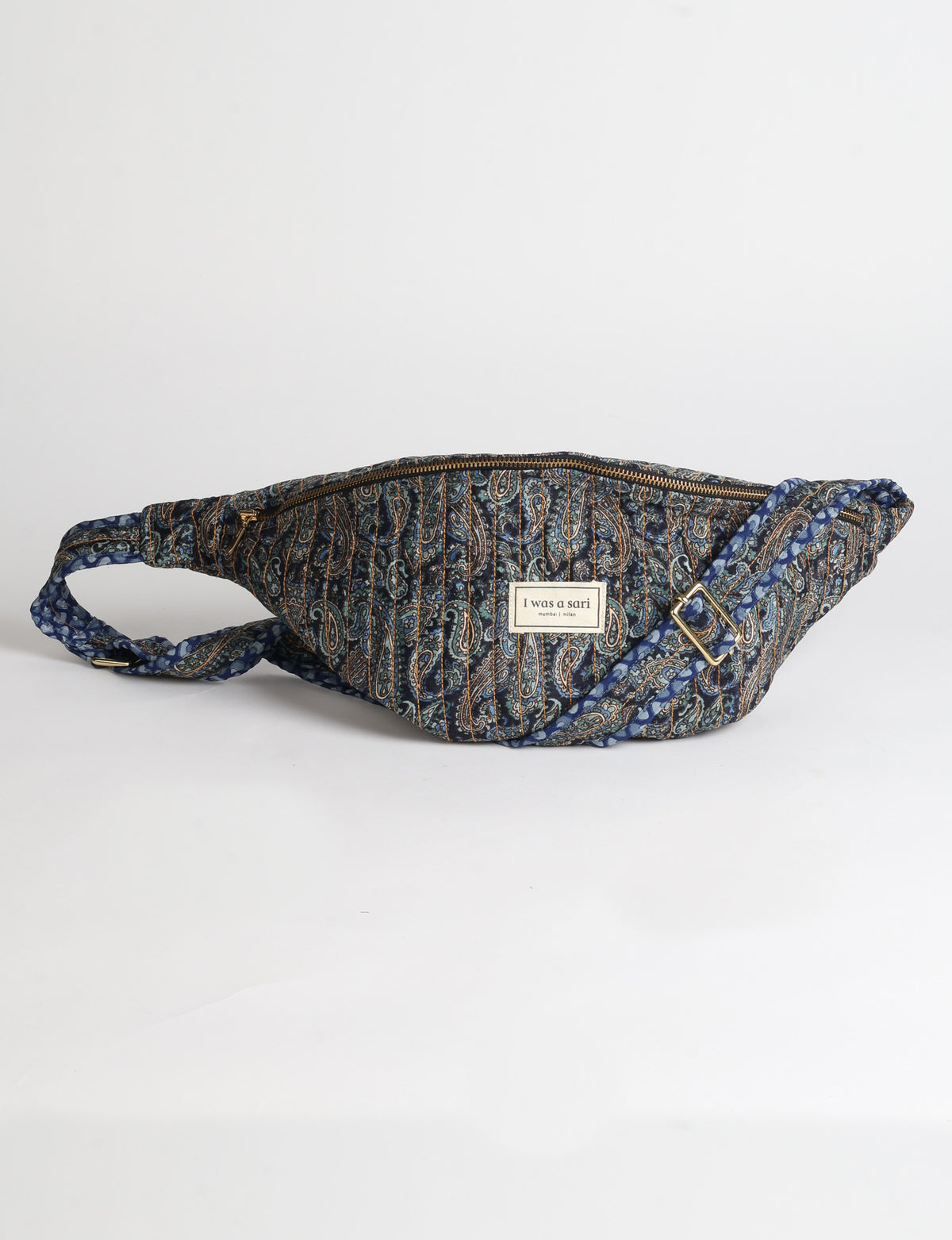 Quilted large shoulder bag with a curved silhouette, adjustable strap and zip-top closure.