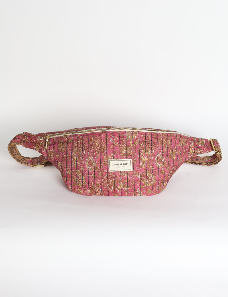 Quilted large shoulder bag featuring a curved silhouette, spacious structured compartment, adjustable strap and secure zip-top closure. A versatile everyday bag designed for shoulder or crossbody wear.v