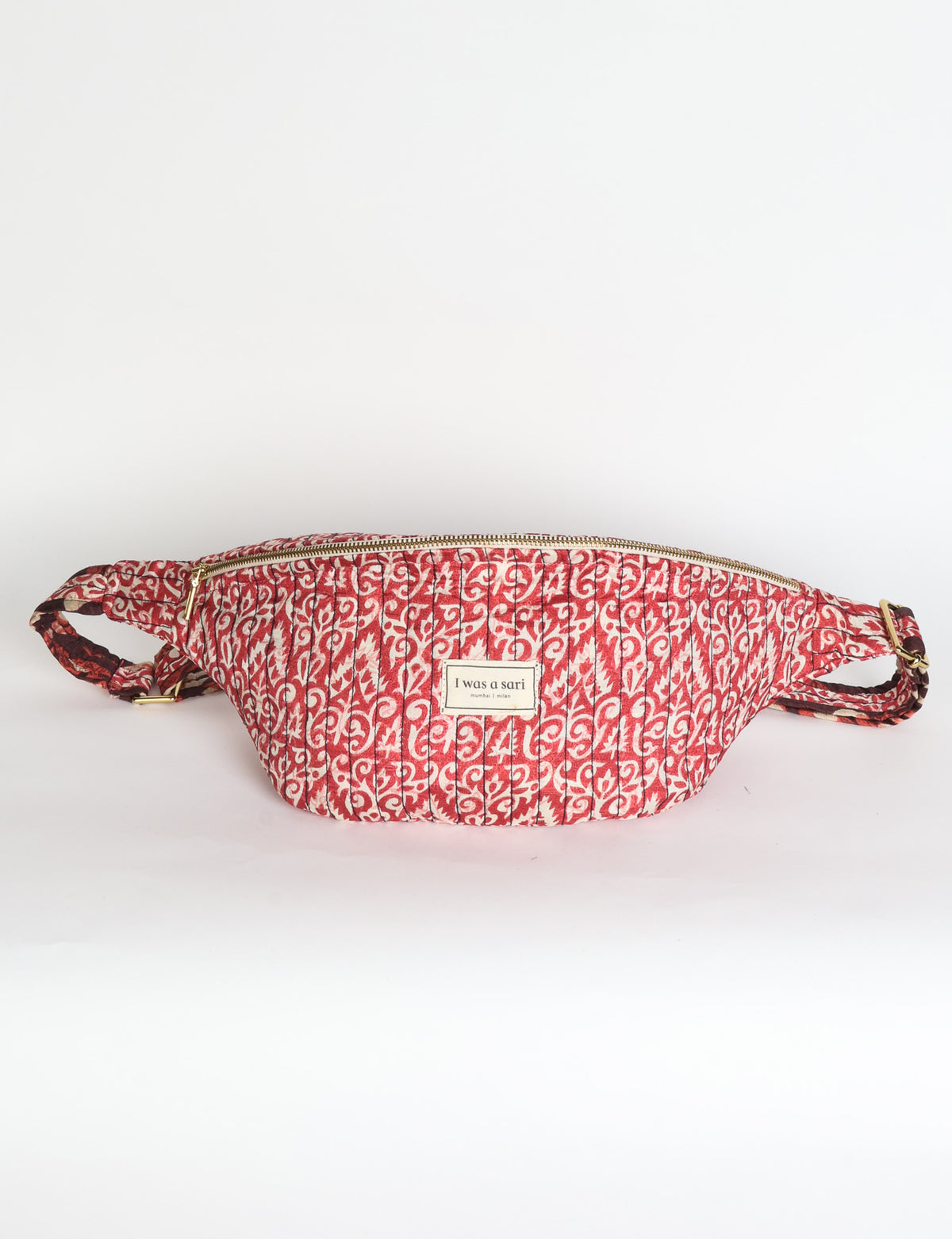 Quilted large shoulder bag featuring a curved silhouette, spacious structured compartment, adjustable strap and secure zip-top closure. A versatile everyday bag designed for shoulder or crossbody wear.v