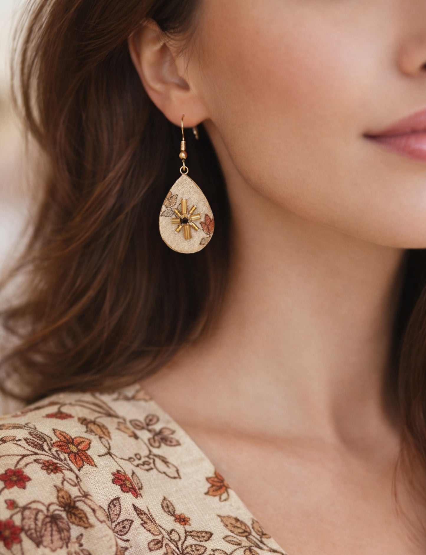 Tear drop earrings - Beige Tropical