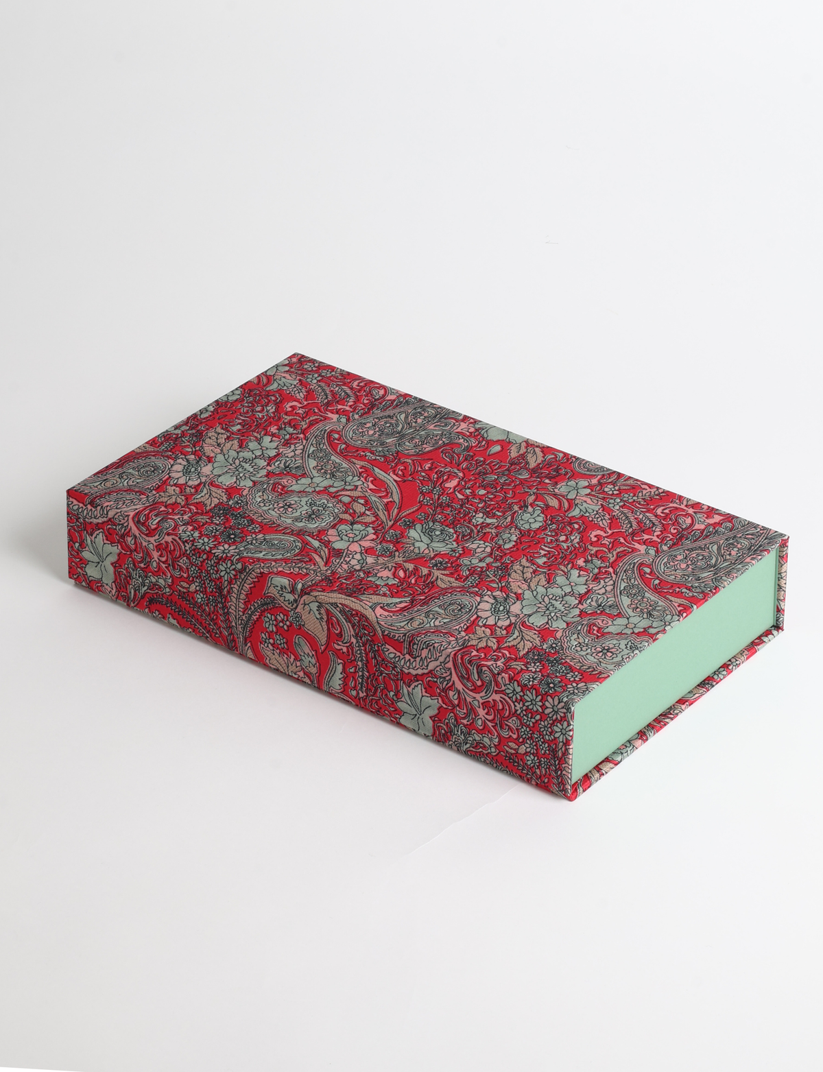 DO GOOD gift box set with hardcover notebook, incense cones, celebration cards with envelopes, and a keepsake box featuring sari detailing.