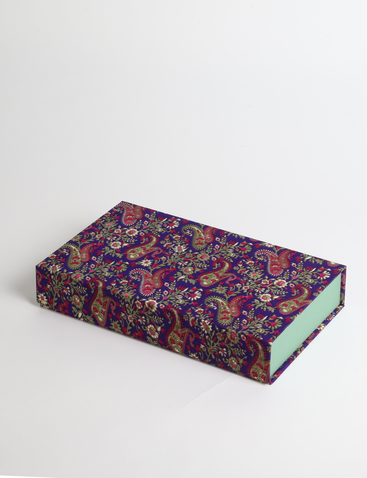 DO GOOD gift box set with hardcover notebook, incense cones, celebration cards with envelopes, and a keepsake box featuring sari detailing.