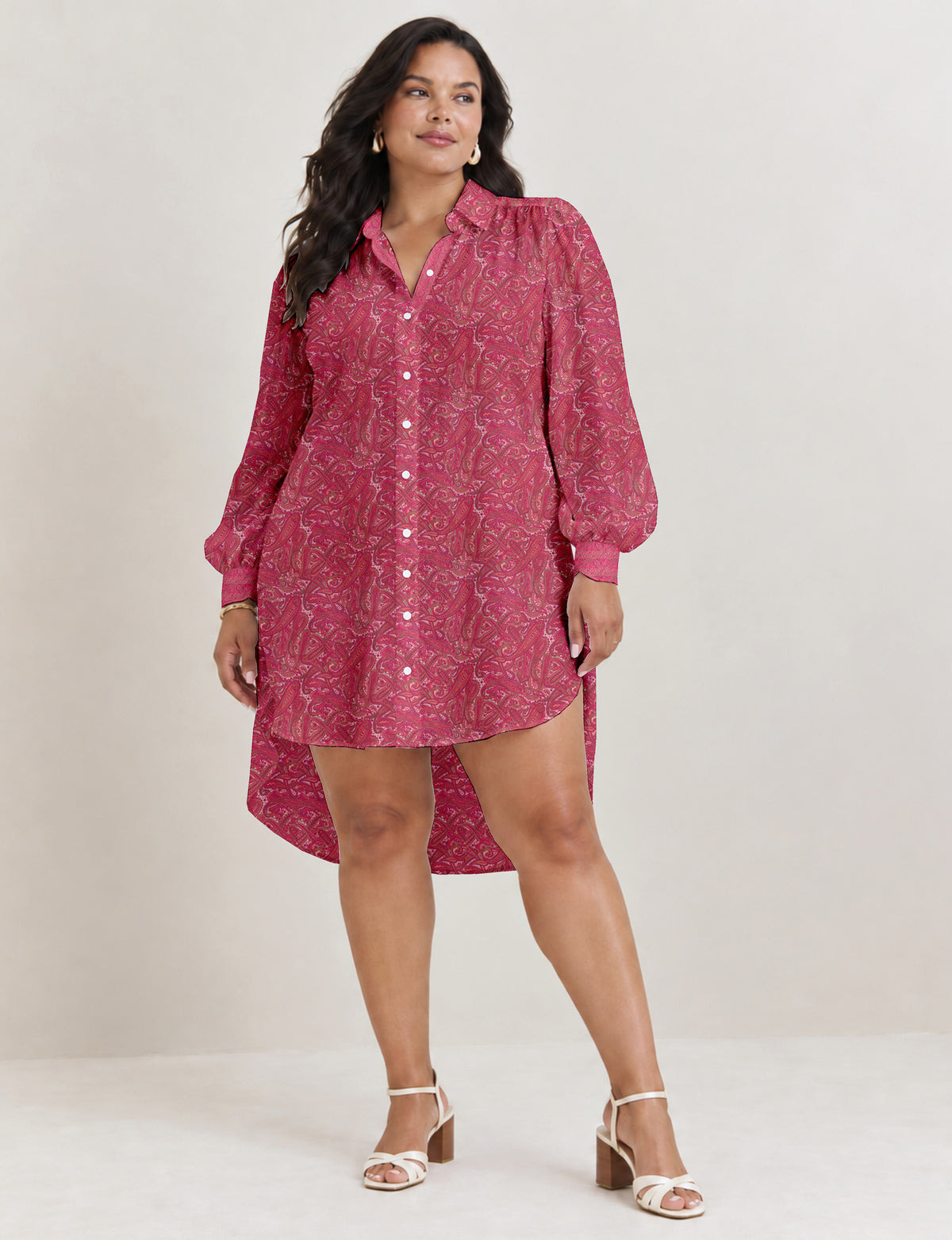 High low shirt with a relaxed fit, button-down front, classic collar, gathered shoulders and full-length blouson sleeves.