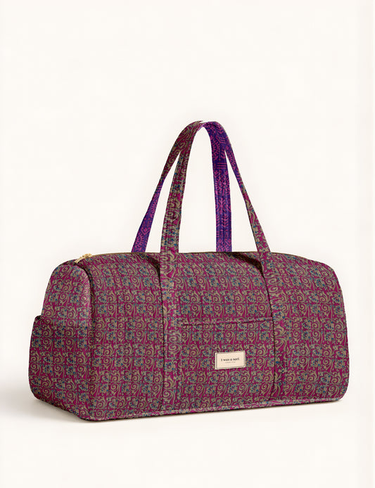 Quilted travel barrel bag with spacious interior and dual handles
Stylish quilted barrel handbag for daily use and short trips
Quilted barrel duffle-style bag with zip closure and inner pouch
I was a Sari quilted barrel bag front view showing structured shape
Quilted barrel bag side view highlighting size and handle drop
Open quilted barrel bag showing spacious interior and pouch