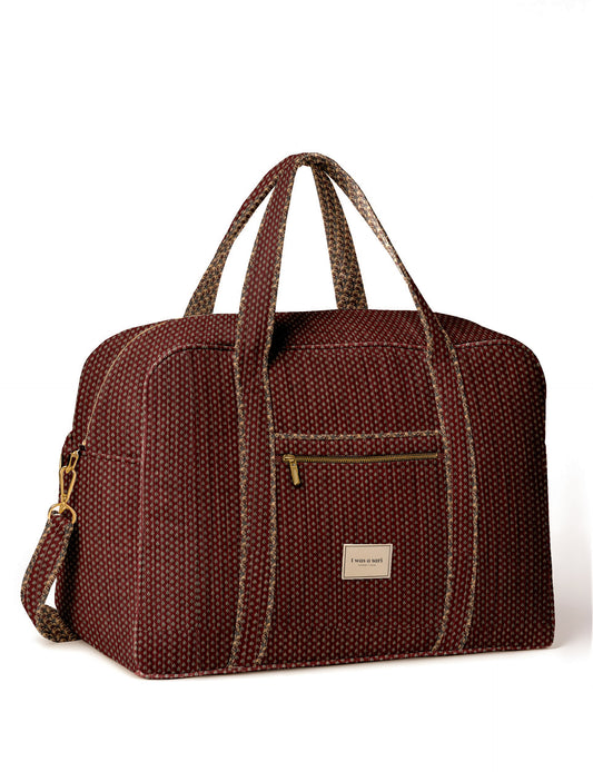 Quilted travel duffle bag with spacious main compartment and zip closure
Stylish quilted duffle bag with dual handles and shoulder strap
Quilted gym and travel bag for everyday use and short trips
I was a Sari quilted duffle bag front view showing structured design
Quilted duffle bag side view with detachable shoulder strap
Open quilted duffle bag showing large storage space inside