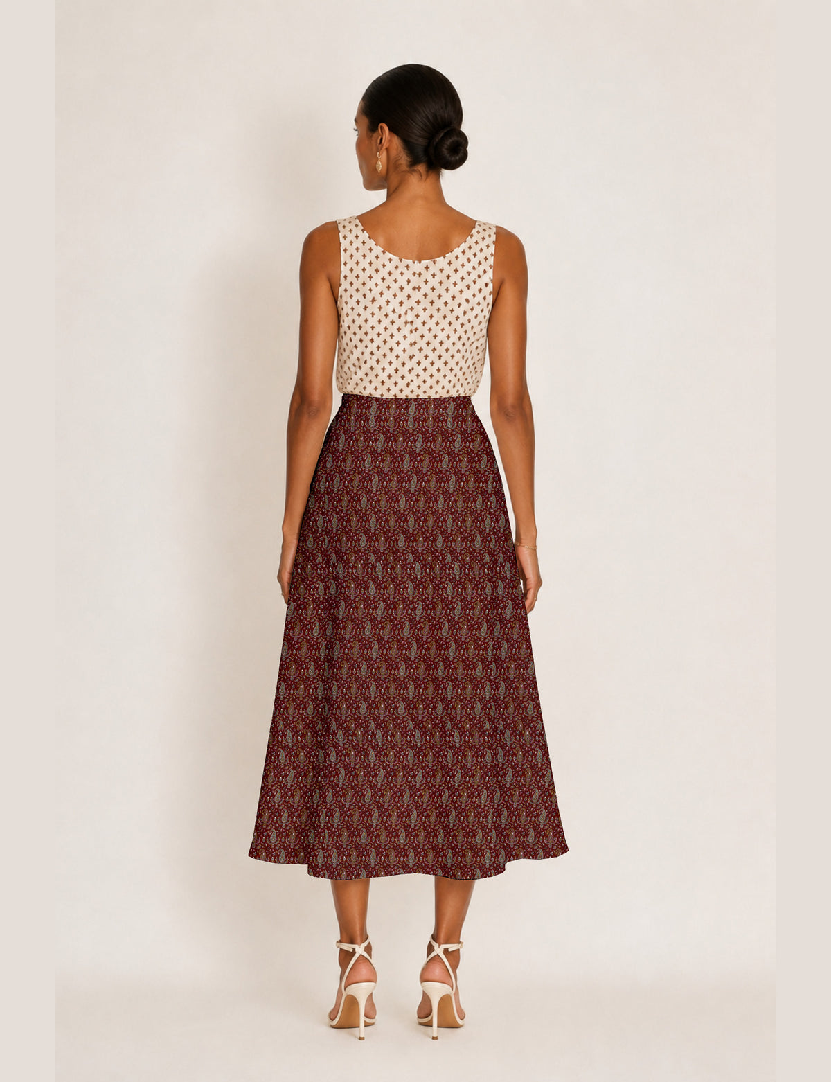 A line skirt with slit - Red Paisley