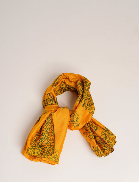 Chic and eco-friendly FOULARD square scarves, perfect for dressing up any outfit. Versatile styling around the head or neck for sunny days outdoors and evenings indoors, in warm and cooler climes. Ethical, eco-friendly, and stylish accessories to elevate your sustainable fashion game.