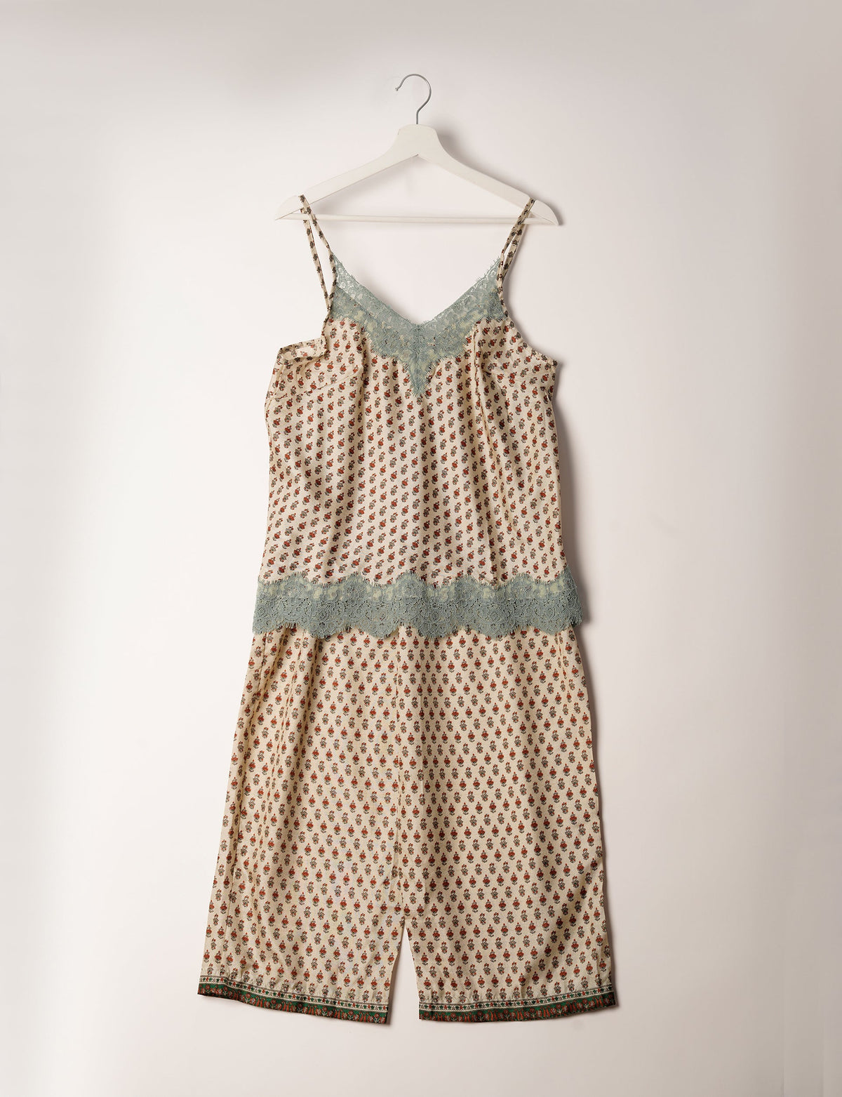 Discover the epitome of ethical sleepwear with our PJ Set Long – a blend of comfort, sustainability, and chic design. Crafted by skilled Mumbai artisans from upcycled saris, these pajamas redefine eco-friendly fashion, offering a conscious choice for your wardrobe.
