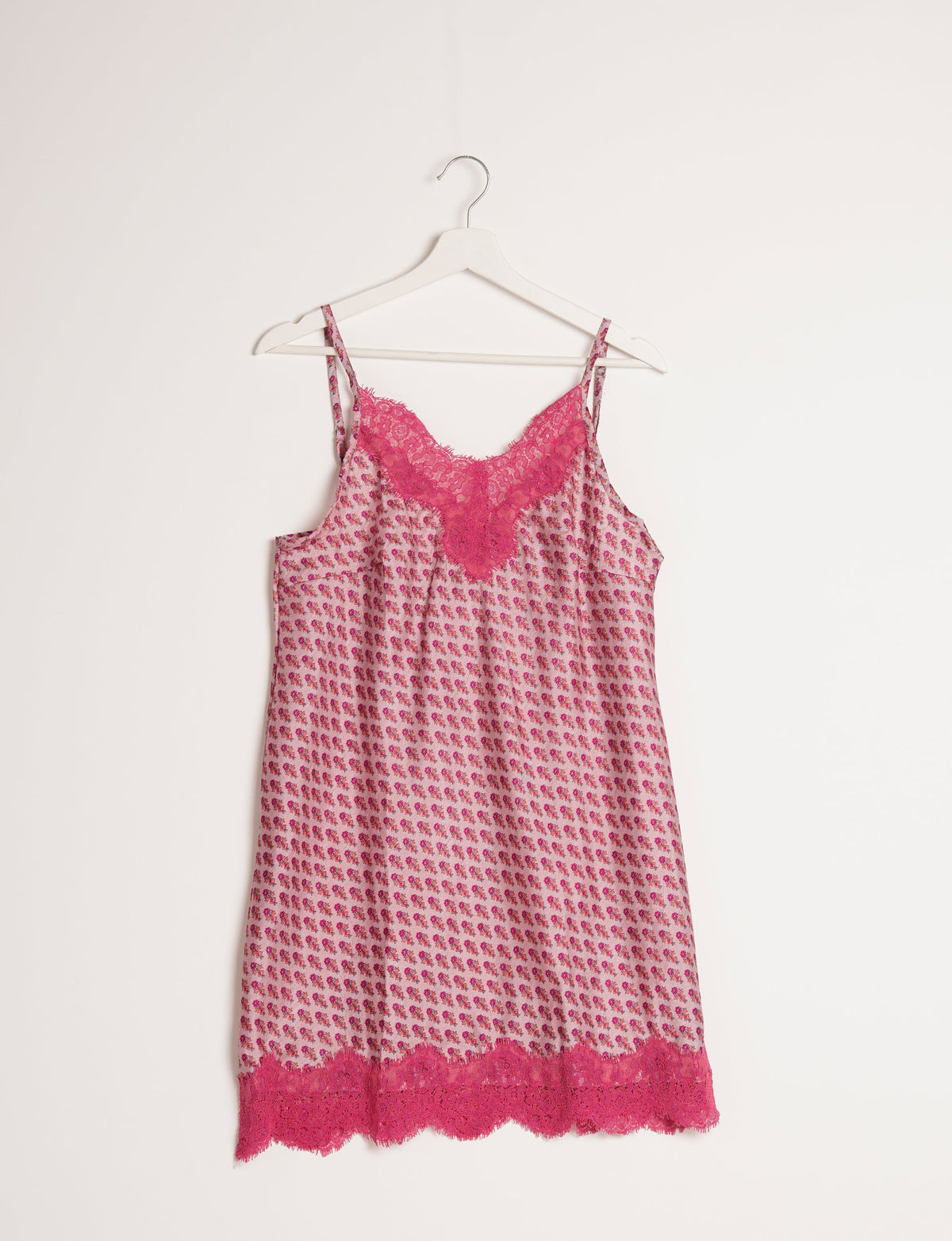 Experience nighttime luxury with our NIGHT DRESS – a true sleeping beauty crafted from upcycled sari fabric by dedicated artisans. Seamlessly combining purpose and comfort, these nightdresses offer a relaxed fit and lightweight material, ideal for sleeping, lounging, or enjoying a tranquil moment sipping coffee on your balcony.