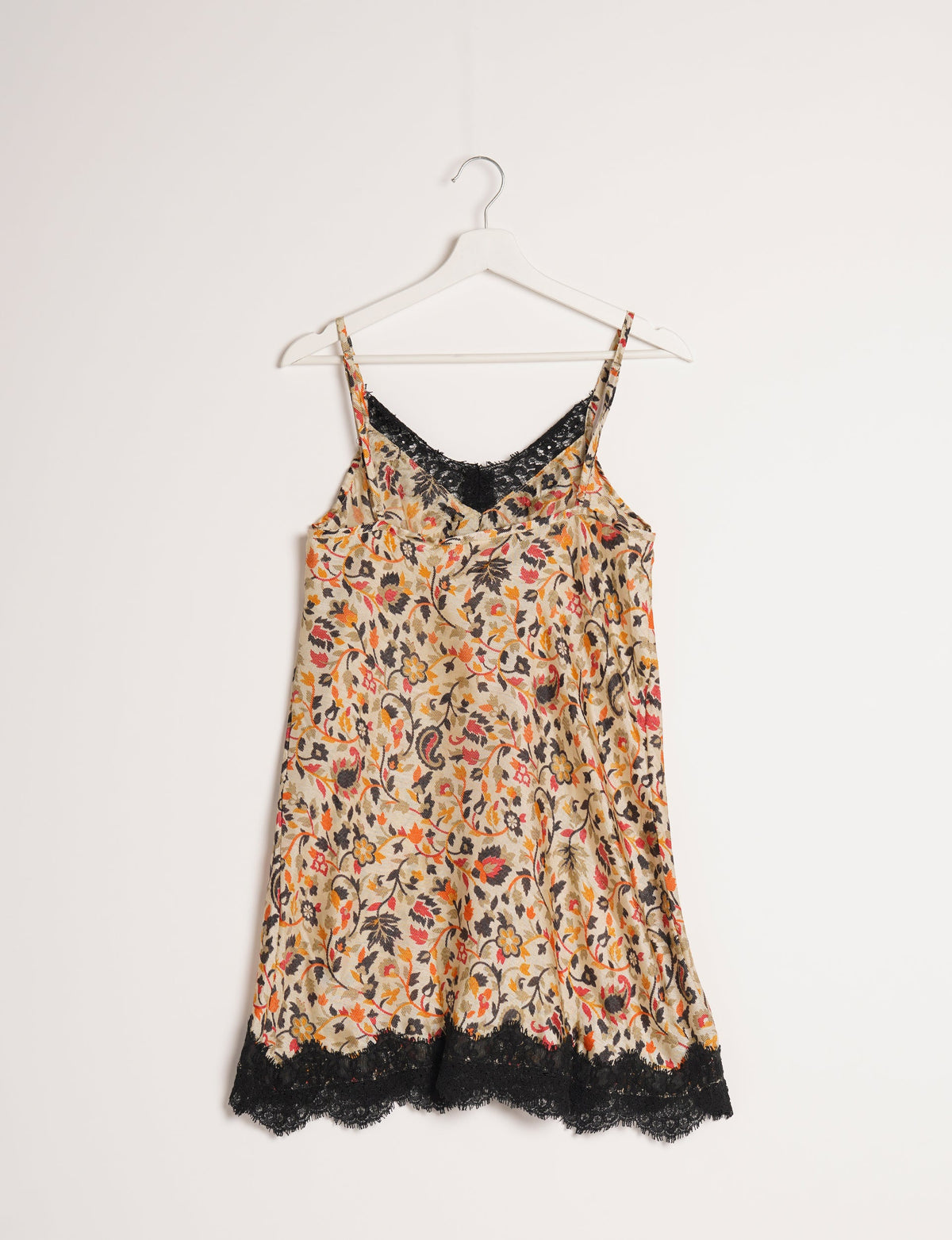 Experience nighttime luxury with our NIGHT DRESS – a true sleeping beauty crafted from upcycled sari fabric by dedicated artisans. Seamlessly combining purpose and comfort, these nightdresses offer a relaxed fit and lightweight material, ideal for sleeping, lounging, or enjoying a tranquil moment sipping coffee on your balcony.