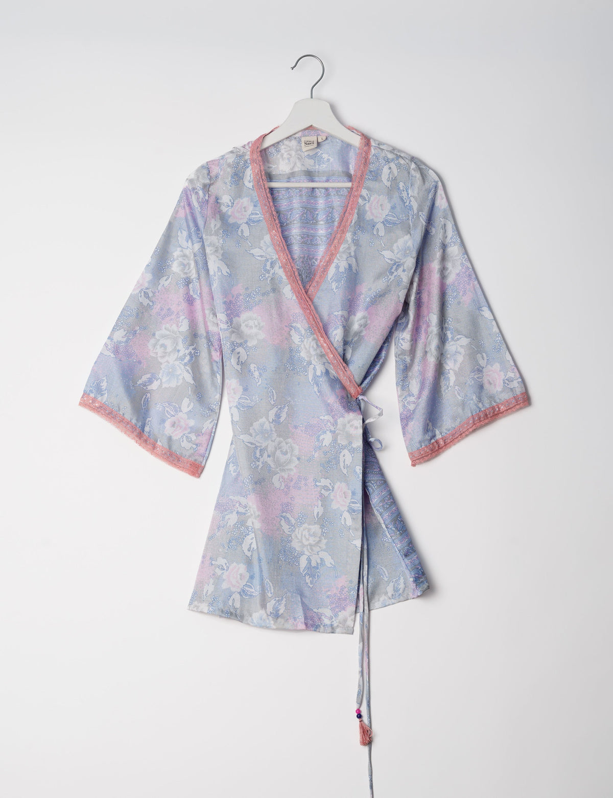 Versatile tunic set featuring lace details, made from sustainable materials. Perfect for conscious fashionistas seeking ethical wardrobe options.