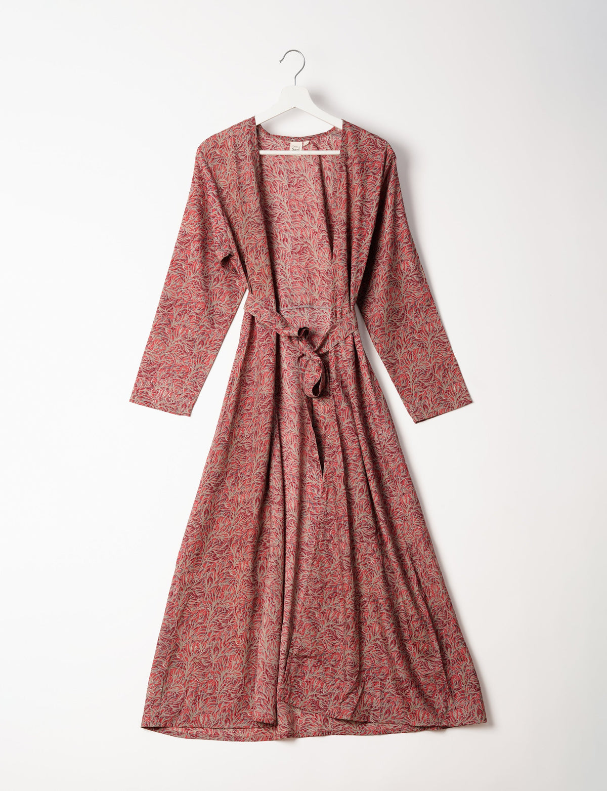 Beach robe made from upcycled saris, embodying ethical and sustainable fashion principles. Perfect for eco-conscious beachgoers and mindful living enthusiasts.
