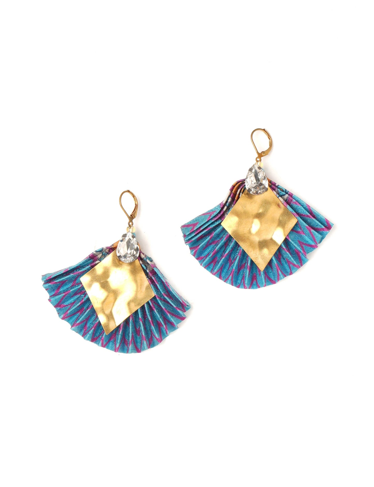 Elevate your style sustainably with our PLEATED EARRINGS – a fusion of ethical fashion and eco-conscious design. Created from pre-loved saris using heat set pleats, these earrings embody zero waste clothing and upcycled fashion. Fastened with hooks, adorned with a diamond-shaped metallic plate and a special drop-shaped jewel. Hypoallergy tested metal hooks, nickel, and lead-free, making them a conscious and skin-friendly accessory.