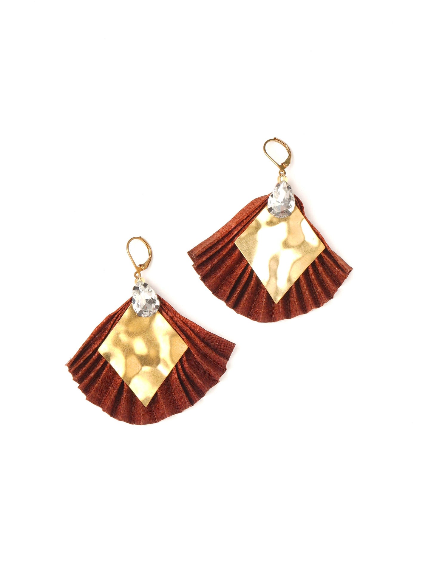 Elevate your style sustainably with our PLEATED EARRINGS – a fusion of ethical fashion and eco-conscious design. Created from pre-loved saris using heat set pleats, these earrings embody zero waste clothing and upcycled fashion. Fastened with hooks, adorned with a diamond-shaped metallic plate and a special drop-shaped jewel. Hypoallergy tested metal hooks, nickel, and lead-free, making them a conscious and skin-friendly accessory.