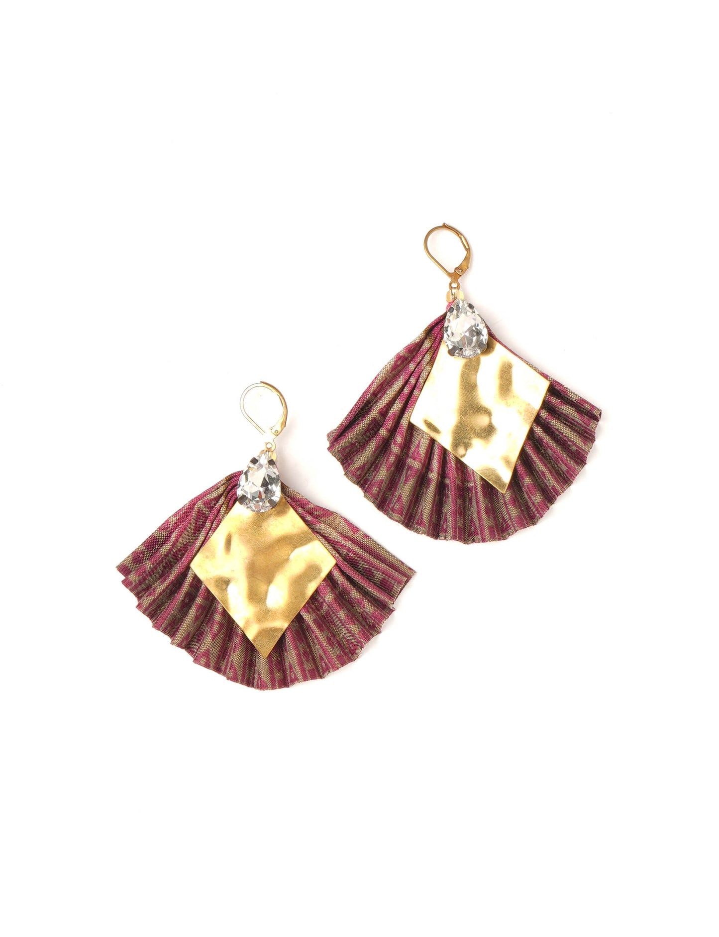 Elevate your style sustainably with our PLEATED EARRINGS – a fusion of ethical fashion and eco-conscious design. Created from pre-loved saris using heat set pleats, these earrings embody zero waste clothing and upcycled fashion. Fastened with hooks, adorned with a diamond-shaped metallic plate and a special drop-shaped jewel. Hypoallergy tested metal hooks, nickel, and lead-free, making them a conscious and skin-friendly accessory.