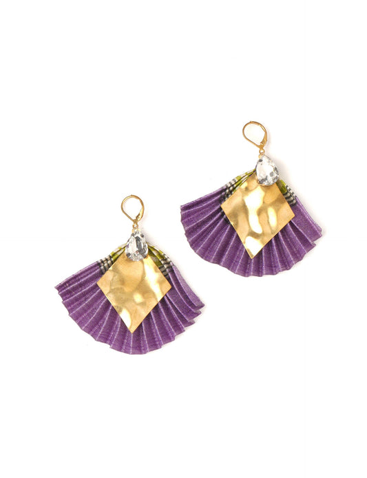 Elevate your style sustainably with our PLEATED EARRINGS – a fusion of ethical fashion and eco-conscious design. Created from pre-loved saris using heat set pleats, these earrings embody zero waste clothing and upcycled fashion. Fastened with hooks, adorned with a diamond-shaped metallic plate and a special drop-shaped jewel. Hypoallergy tested metal hooks, nickel, and lead-free, making them a conscious and skin-friendly accessory.