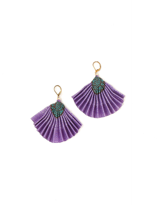 Elevate your style sustainably with our PLEATED EARRINGS – a timeless creation from pre-loved Indian saris, crafted using innovative heat setting techniques. Align with ethical clothing, green fashion, and slow fashion, these earrings are a statement of mindful elegance. Hypoallergy tested metal hooks make them a skin-friendly, sustainable choice.