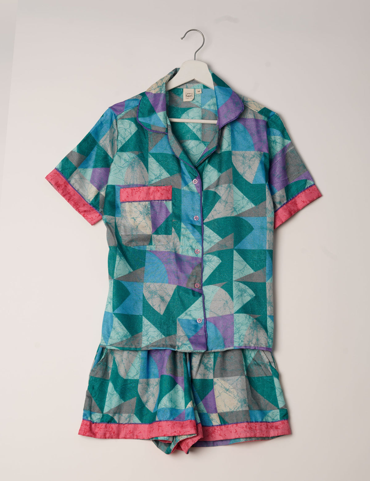 Indulge in comfort and style with our PJ Set Short, now with short sleeves. Crafted from upcycled saris, these shorts embody a zero-waste mentality for sustainable sleepwear. Versatile from day to night, perfect for beach lounging or poolside yoga, these pajamas redefine conscious fashion.
