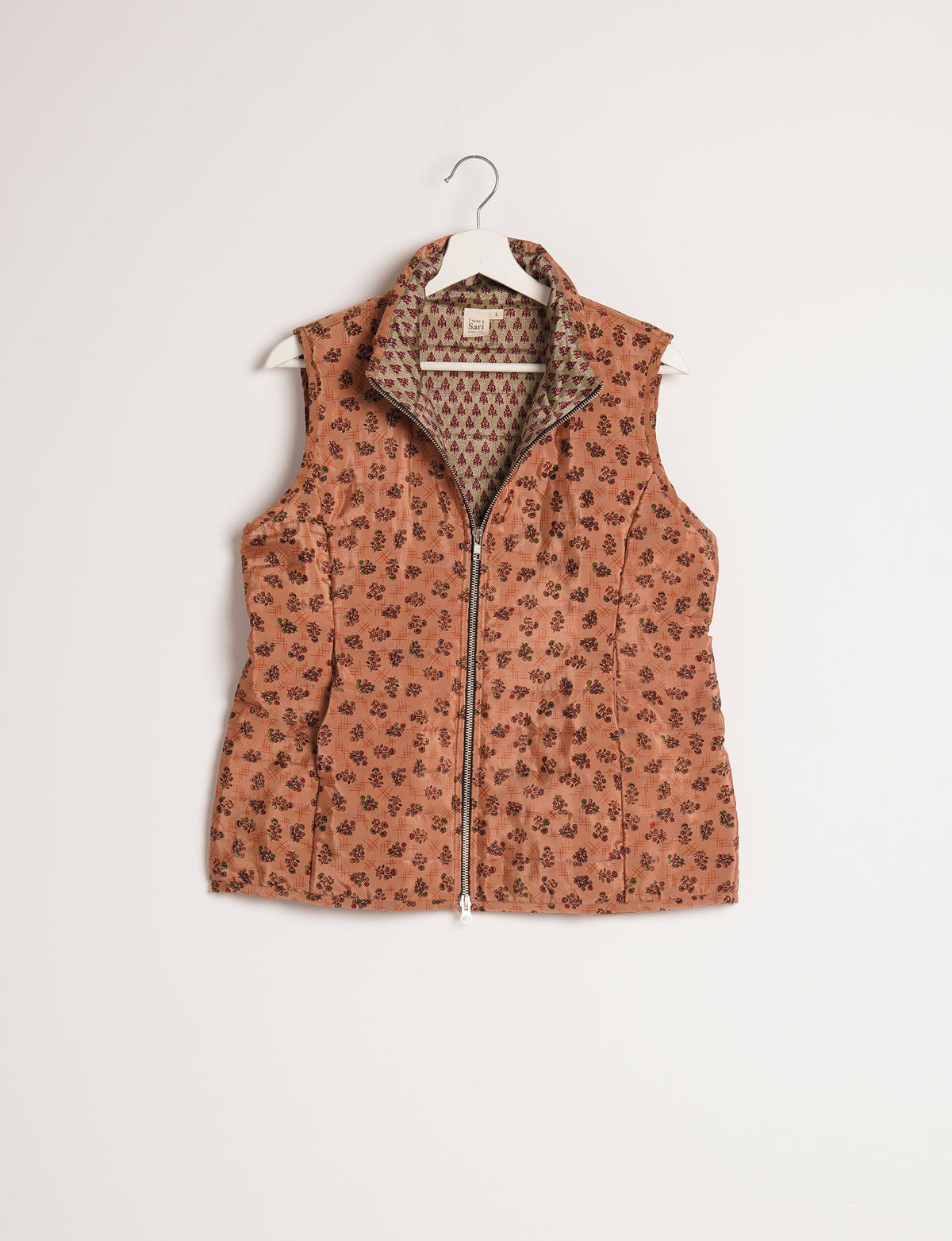 Elevate your style with our QUILTED GILET, crafted from upcycled tropical saris. This sleeveless jacket, with its quilted warmth, is perfect for layering over tees or sweaters. Choose ethical, green fashion and experience the comfort of sustainable living with a touch of home.
