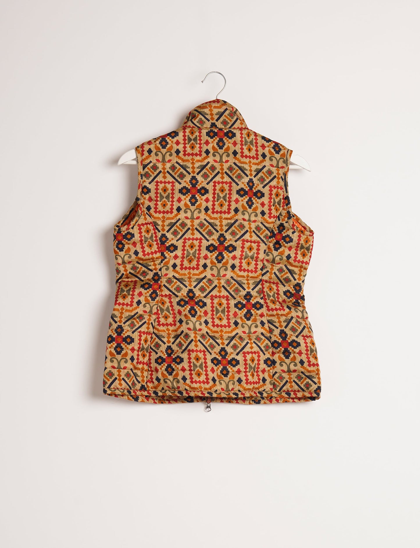 Elevate your style with our QUILTED GILET, crafted from upcycled tropical saris. This sleeveless jacket, with its quilted warmth, is perfect for layering over tees or sweaters. Choose ethical, green fashion and experience the comfort of sustainable living with a touch of home.