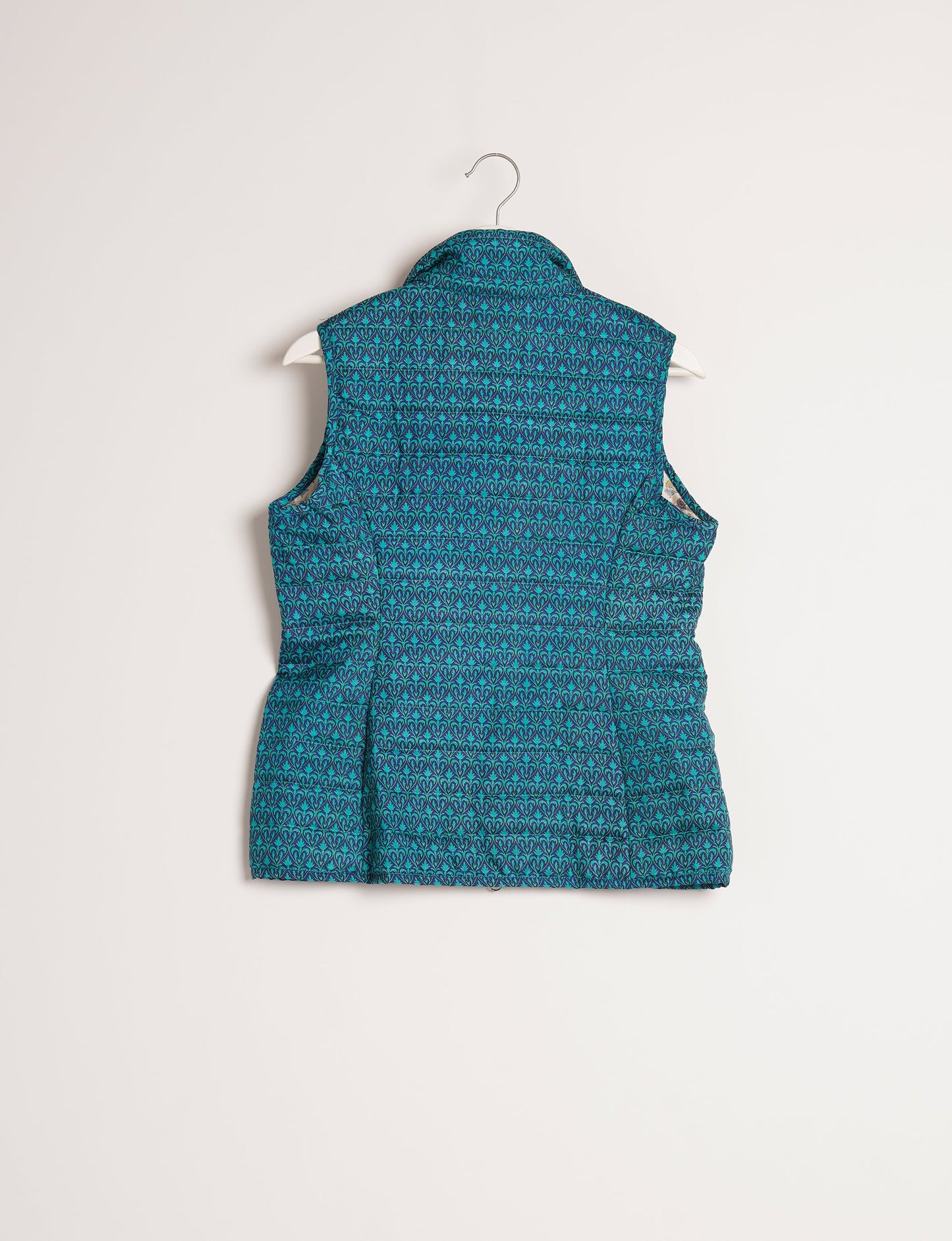 Elevate your style with our QUILTED GILET, crafted from upcycled tropical saris. This sleeveless jacket, with its quilted warmth, is perfect for layering over tees or sweaters. Choose ethical, green fashion and experience the comfort of sustainable living with a touch of home.