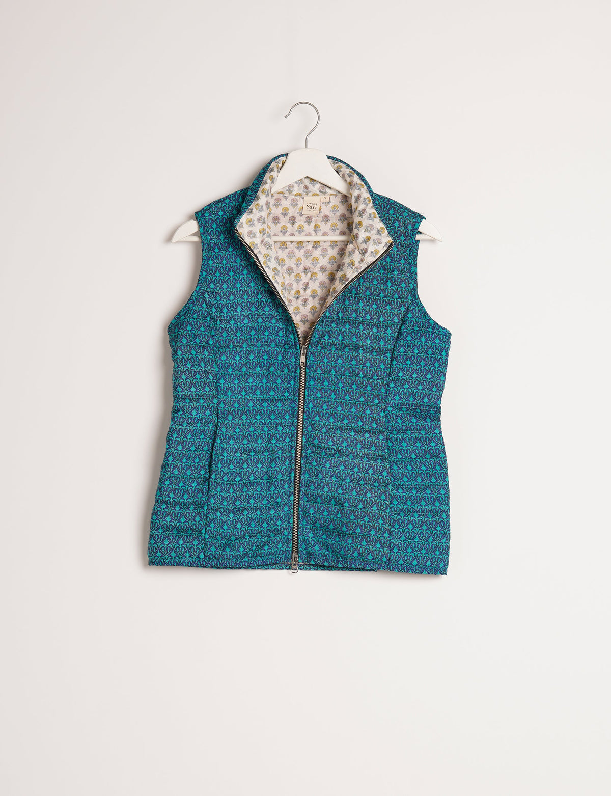 Elevate your style with our QUILTED GILET, crafted from upcycled tropical saris. This sleeveless jacket, with its quilted warmth, is perfect for layering over tees or sweaters. Choose ethical, green fashion and experience the comfort of sustainable living with a touch of home.