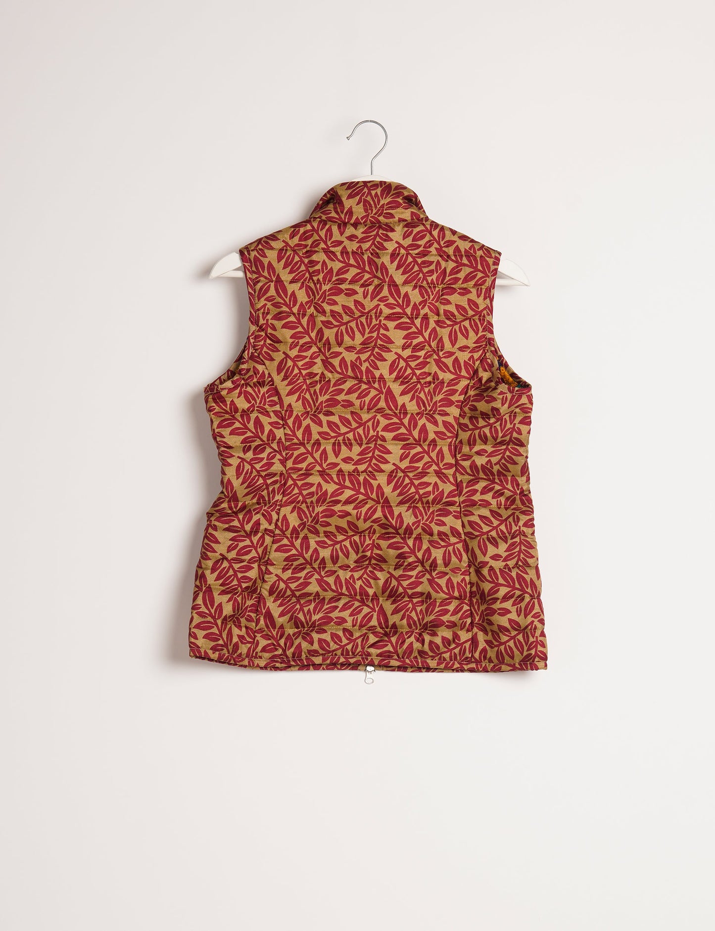 Elevate your style with our QUILTED GILET, crafted from upcycled tropical saris. This sleeveless jacket, with its quilted warmth, is perfect for layering over tees or sweaters. Choose ethical, green fashion and experience the comfort of sustainable living with a touch of home.
