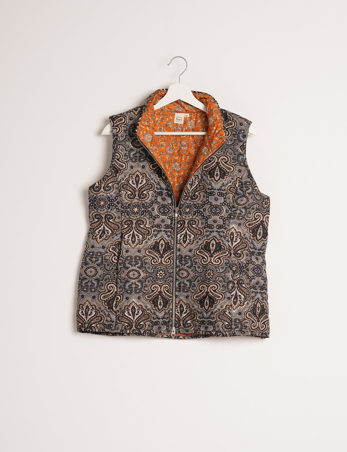 Elevate your style with our QUILTED GILET, crafted from upcycled tropical saris. This sleeveless jacket, with its quilted warmth, is perfect for layering over tees or sweaters. Choose ethical, green fashion and experience the comfort of sustainable living with a touch of home.