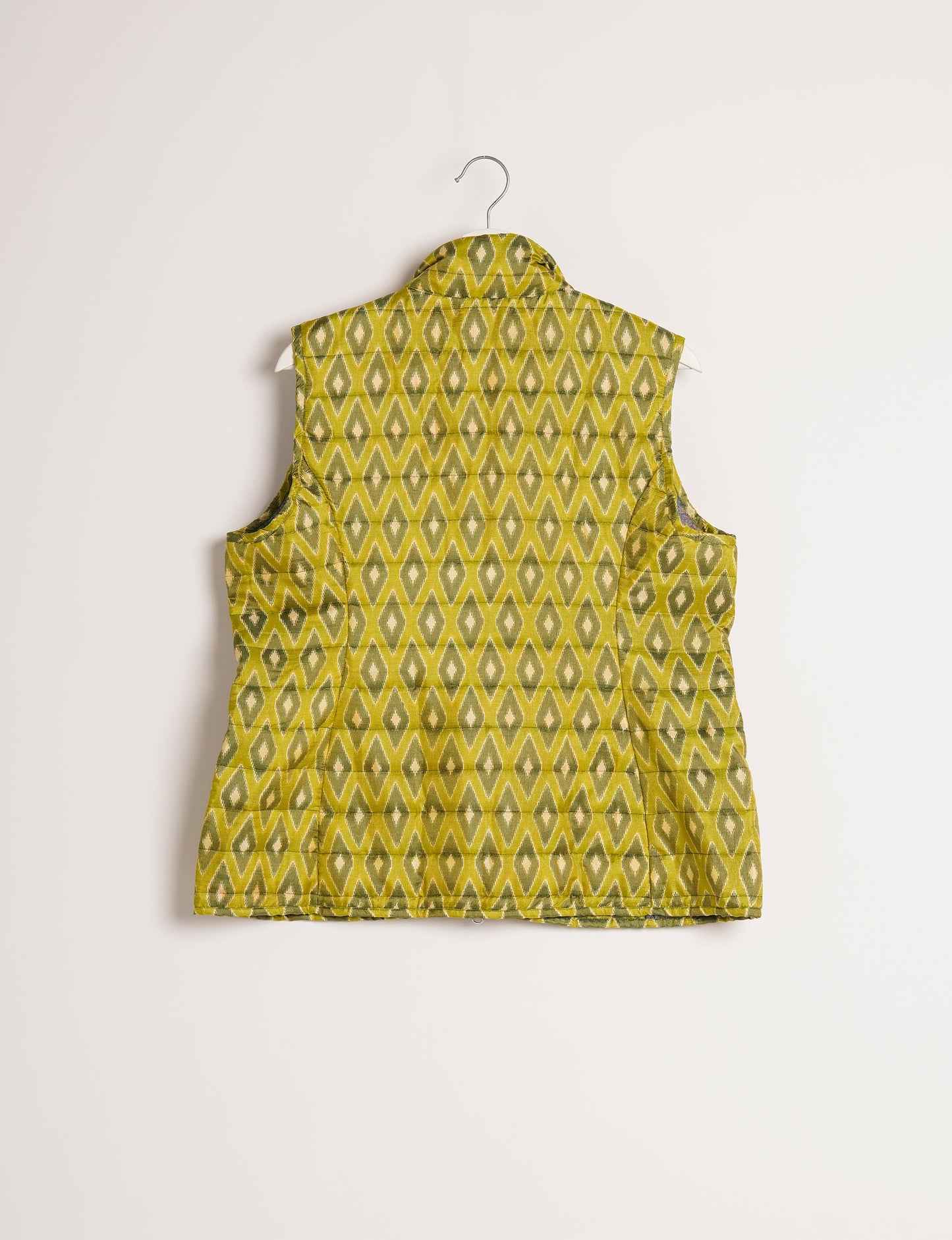 Elevate your style with our QUILTED GILET, crafted from upcycled tropical saris. This sleeveless jacket, with its quilted warmth, is perfect for layering over tees or sweaters. Choose ethical, green fashion and experience the comfort of sustainable living with a touch of home.