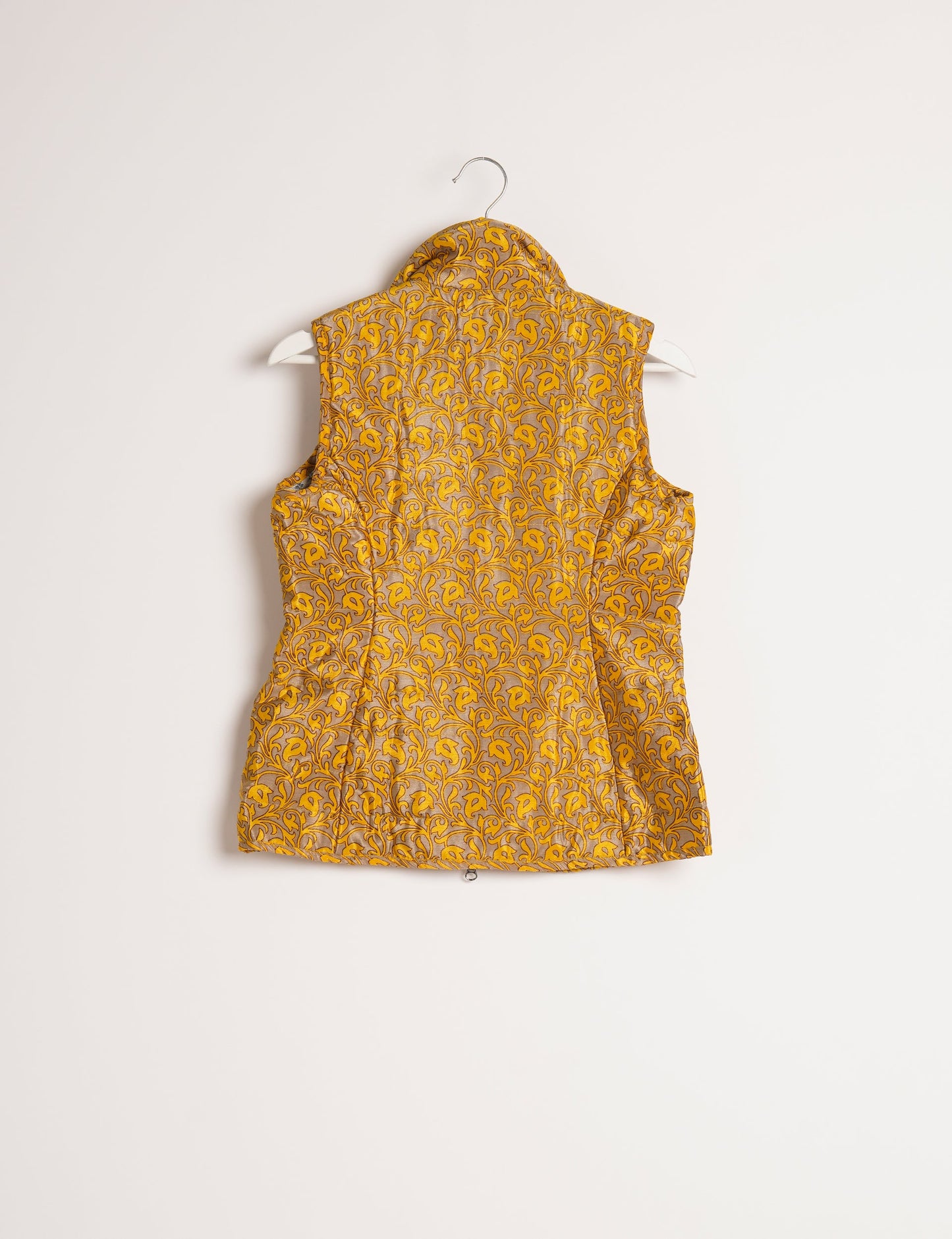 Elevate your style with our QUILTED GILET, crafted from upcycled tropical saris. This sleeveless jacket, with its quilted warmth, is perfect for layering over tees or sweaters. Choose ethical, green fashion and experience the comfort of sustainable living with a touch of home.