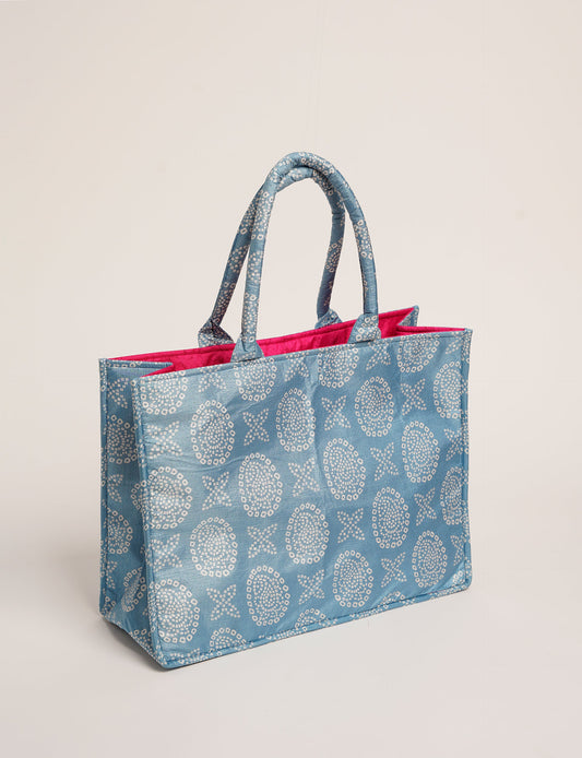 Elevate your eco-friendly style with our Work Tote Bag, a semi-structured, sustainable masterpiece. Soft padded handles, contrast lining, and an inside zipper pocket make it both stylish and functional. Perfect for carrying your laptop and more, this tote stands tall as a symbol of conscious fashion.