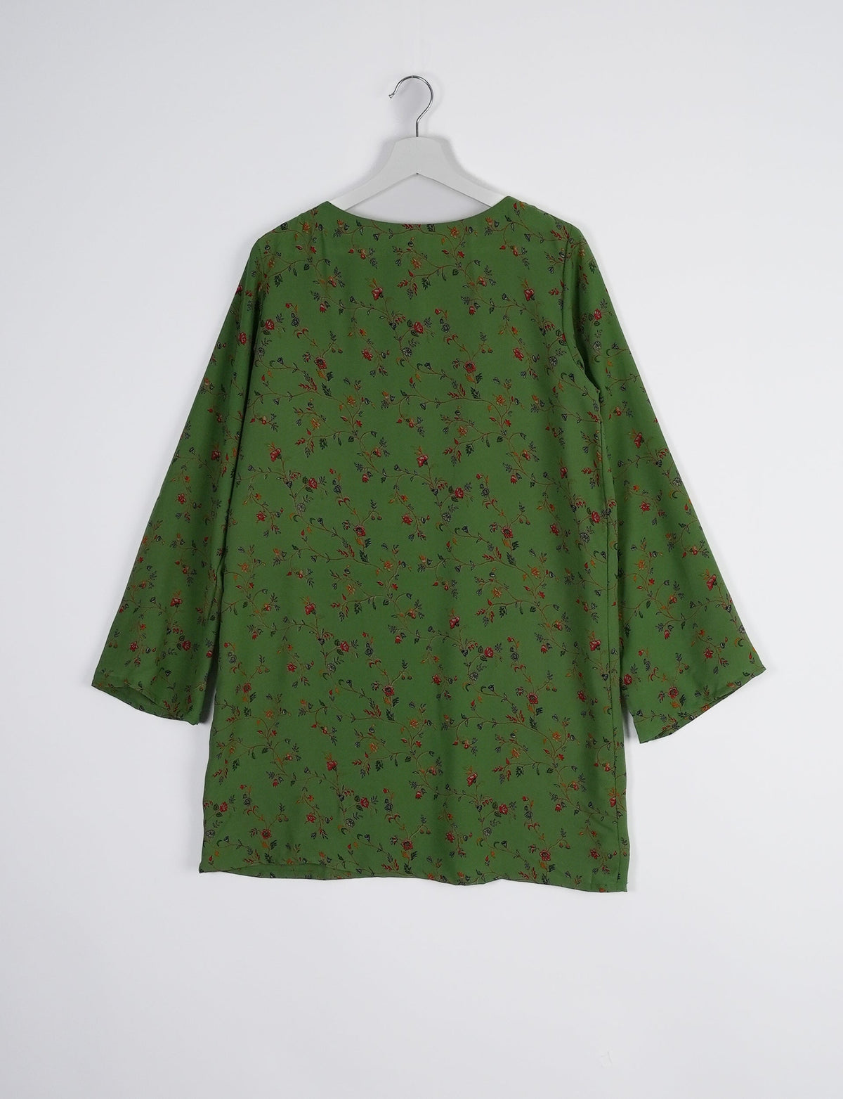 Chic and conscious, our A-line mini swing dress is a must-have in sustainable fashion. Adorned with flared sleeves, a keyhole back opening, and a mother of pearl button with twill tape loop. This zero waste, upcycled garment reflects the essence of eco-friendly and ethical clothing.