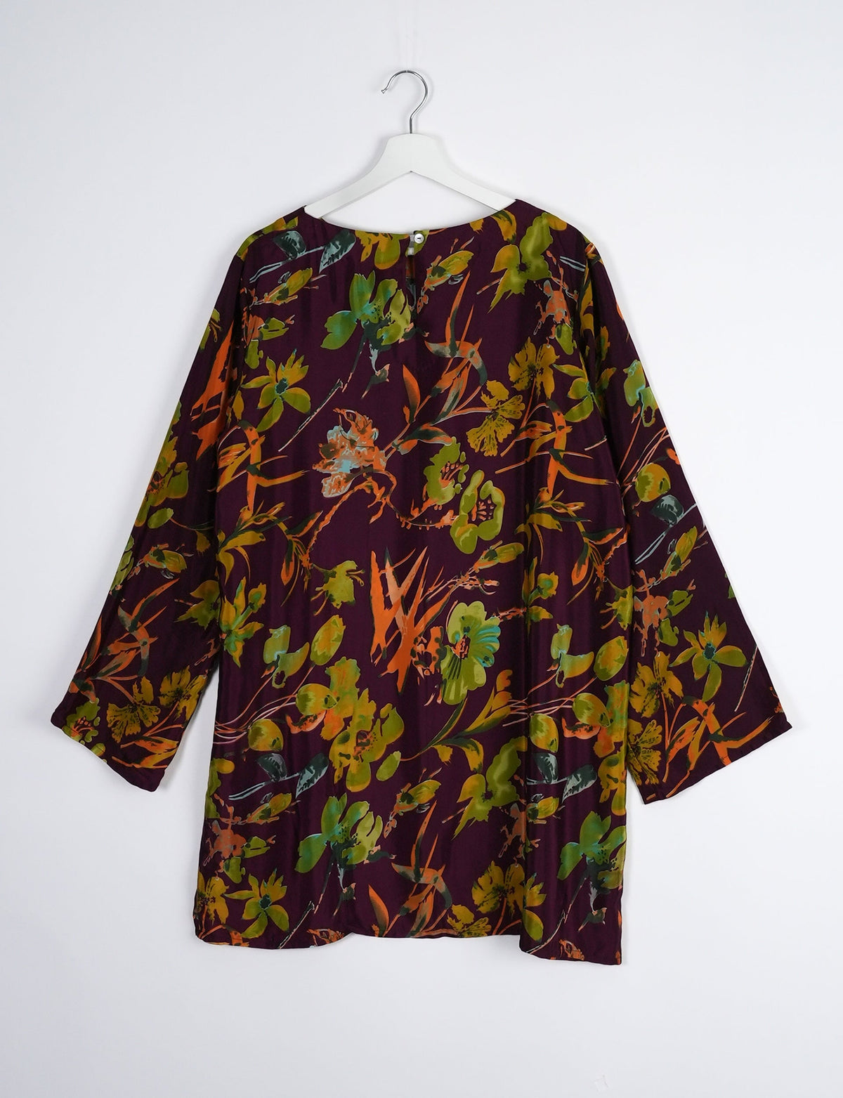 Chic and conscious, our A-line mini swing dress is a must-have in sustainable fashion. Adorned with flared sleeves, a keyhole back opening, and a mother of pearl button with twill tape loop. This zero waste, upcycled garment reflects the essence of eco-friendly and ethical clothing.