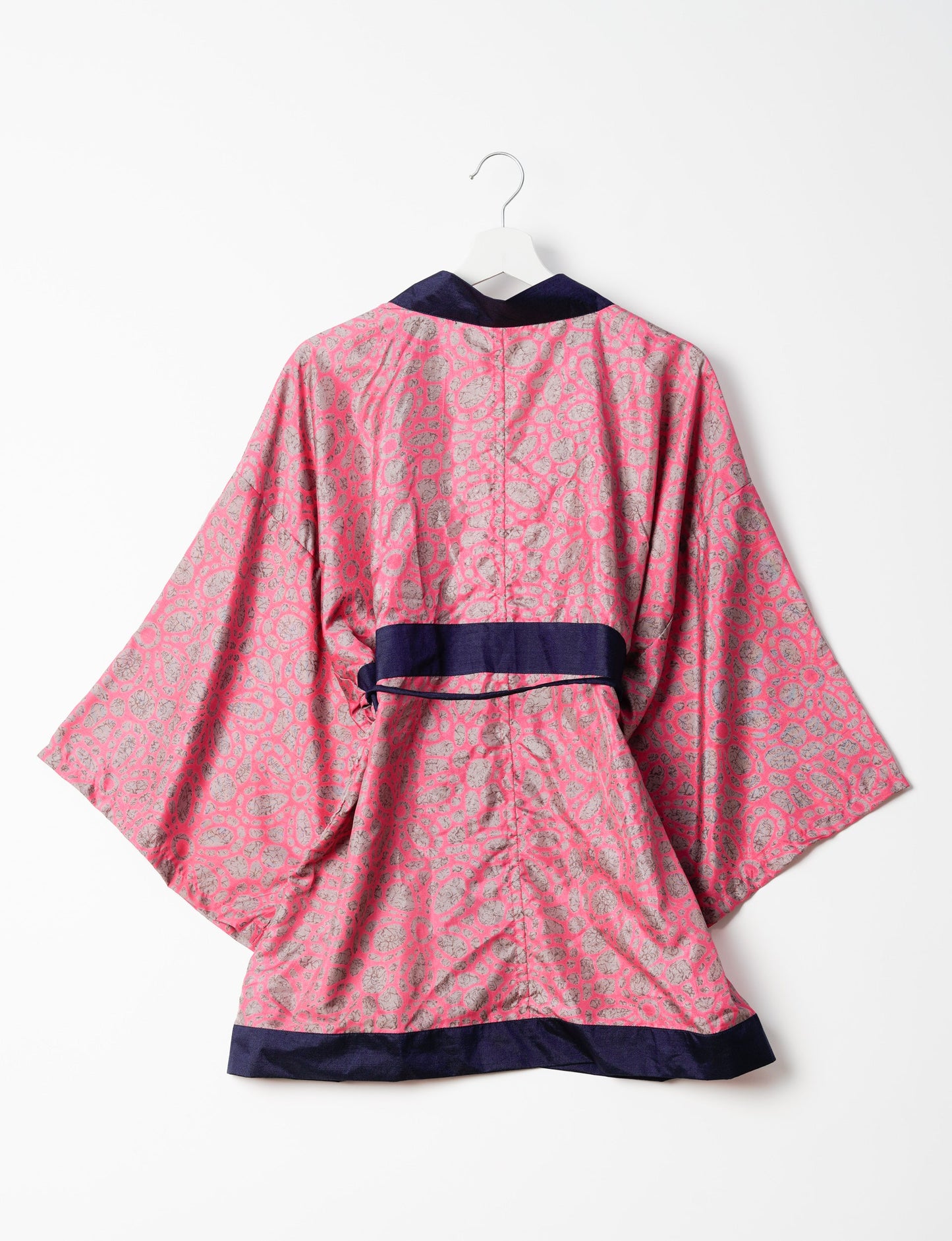 Chic and versatile KIMONO ROBE PRINT with a belt and loose straight-line sleeves. Throw it over swimwear, a t-shirt and shorts, leggings, or jeans for an instant style upgrade. Embrace fashionable versatility with this statement piece.