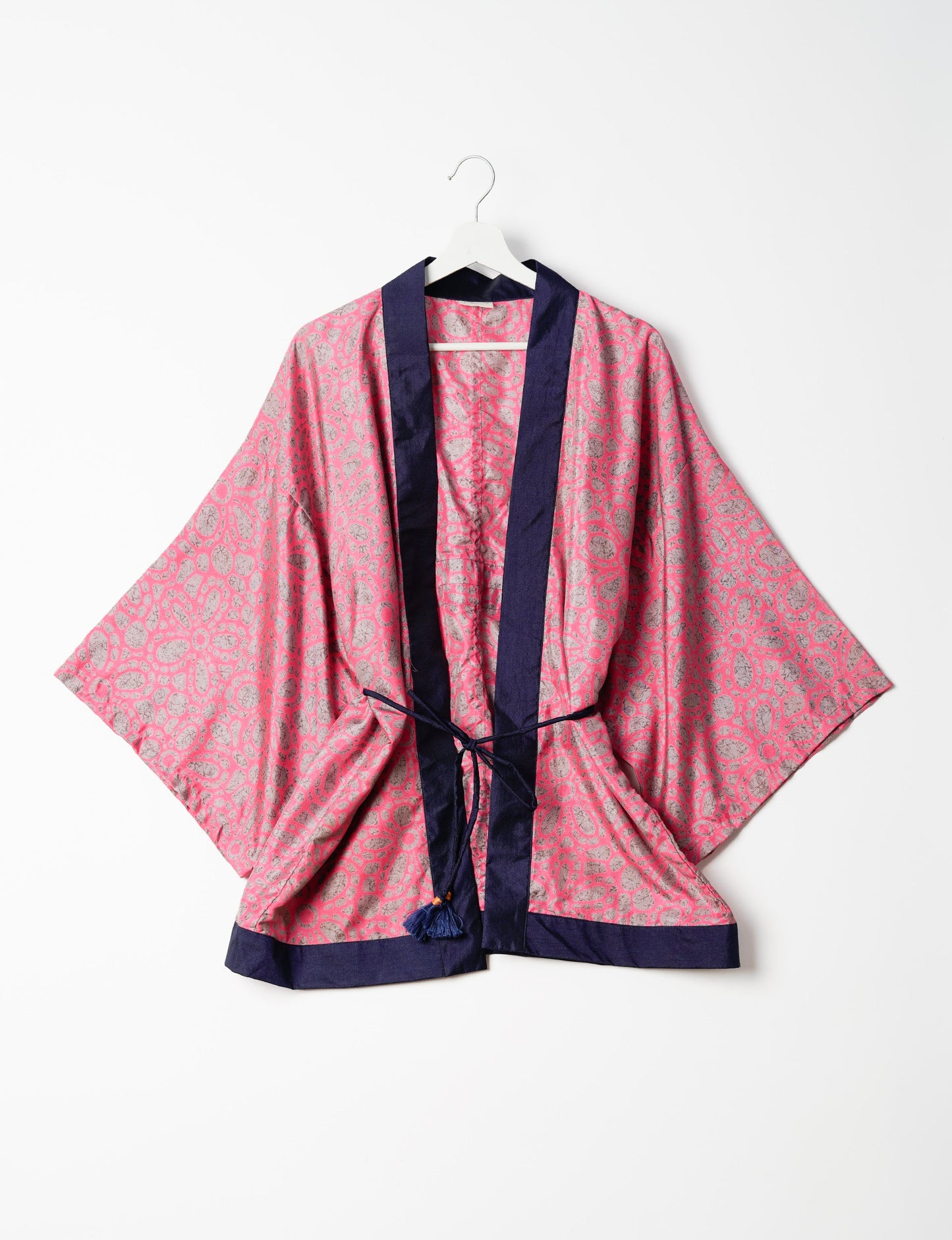 Chic and versatile KIMONO ROBE PRINT with a belt and loose straight-line sleeves. Throw it over swimwear, a t-shirt and shorts, leggings, or jeans for an instant style upgrade. Embrace fashionable versatility with this statement piece.