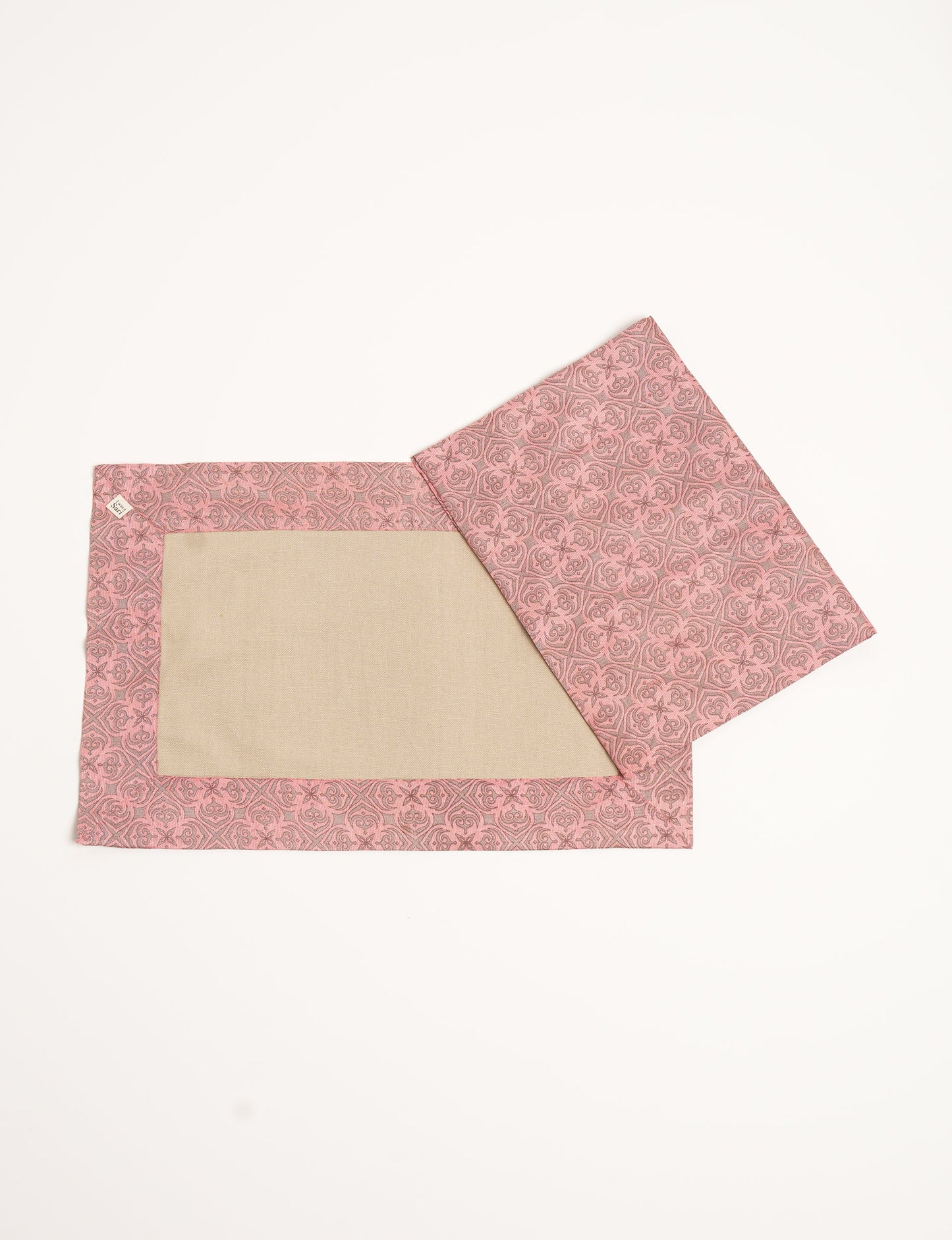 Set of 4 eco-friendly CANVAS PLACEMATS, reversible with pre-loved saris on one side and a blend of 100% cotton canvas and sari fabric on the other. Enhance your dining experience sustainably, knowing you're making a positive impact on the environment. Upcycled, zero waste, and fair trade – the perfect addition to your conscious lifestyle.